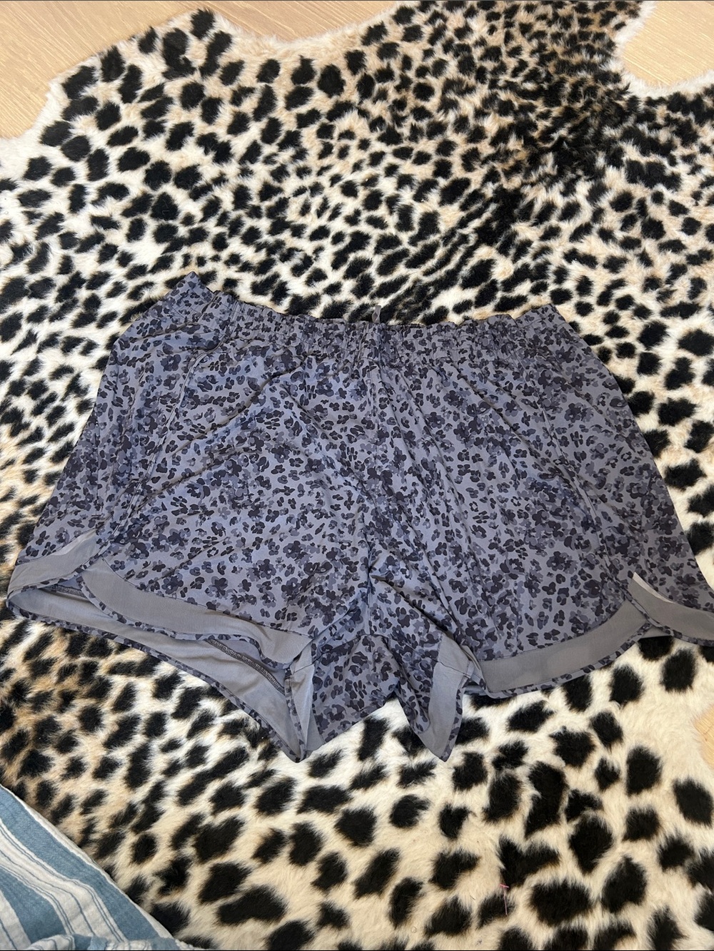 Athleta Gray leopard Athletic running Shorts plus size 3x
